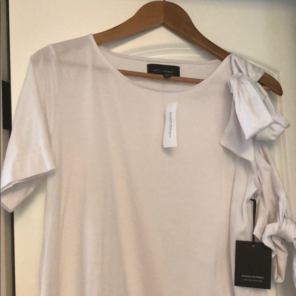 Banana Republic shirt cold shoulder with bows